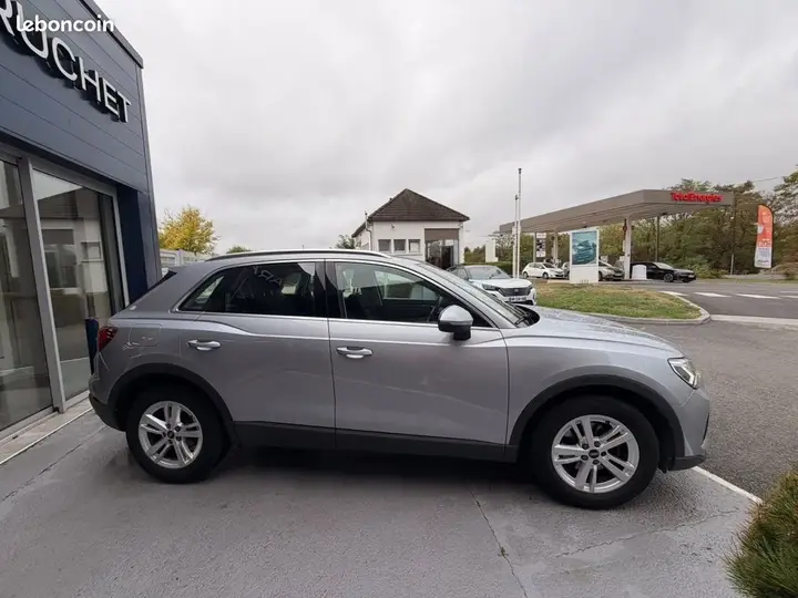 Audi Q3 2021 photo 2