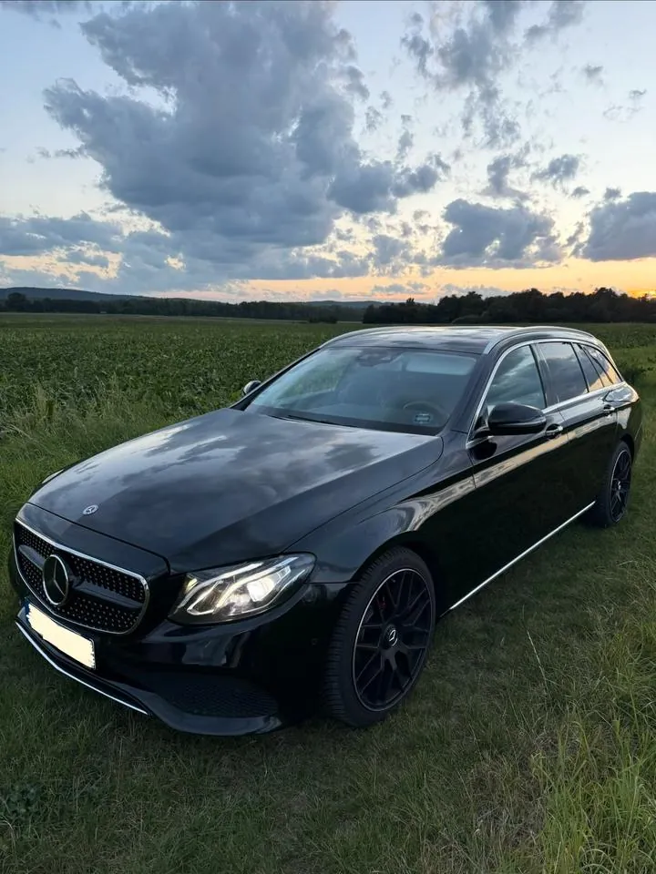 Mercedes-Benz E220D