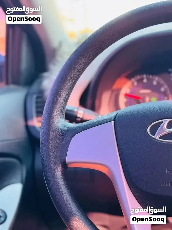 Hyundai Accent 2012 photo 4