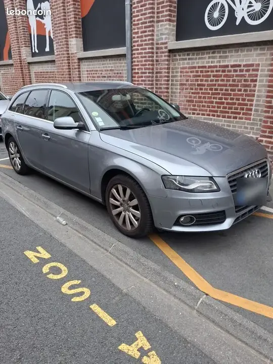 Audi A4 2010 photo 2