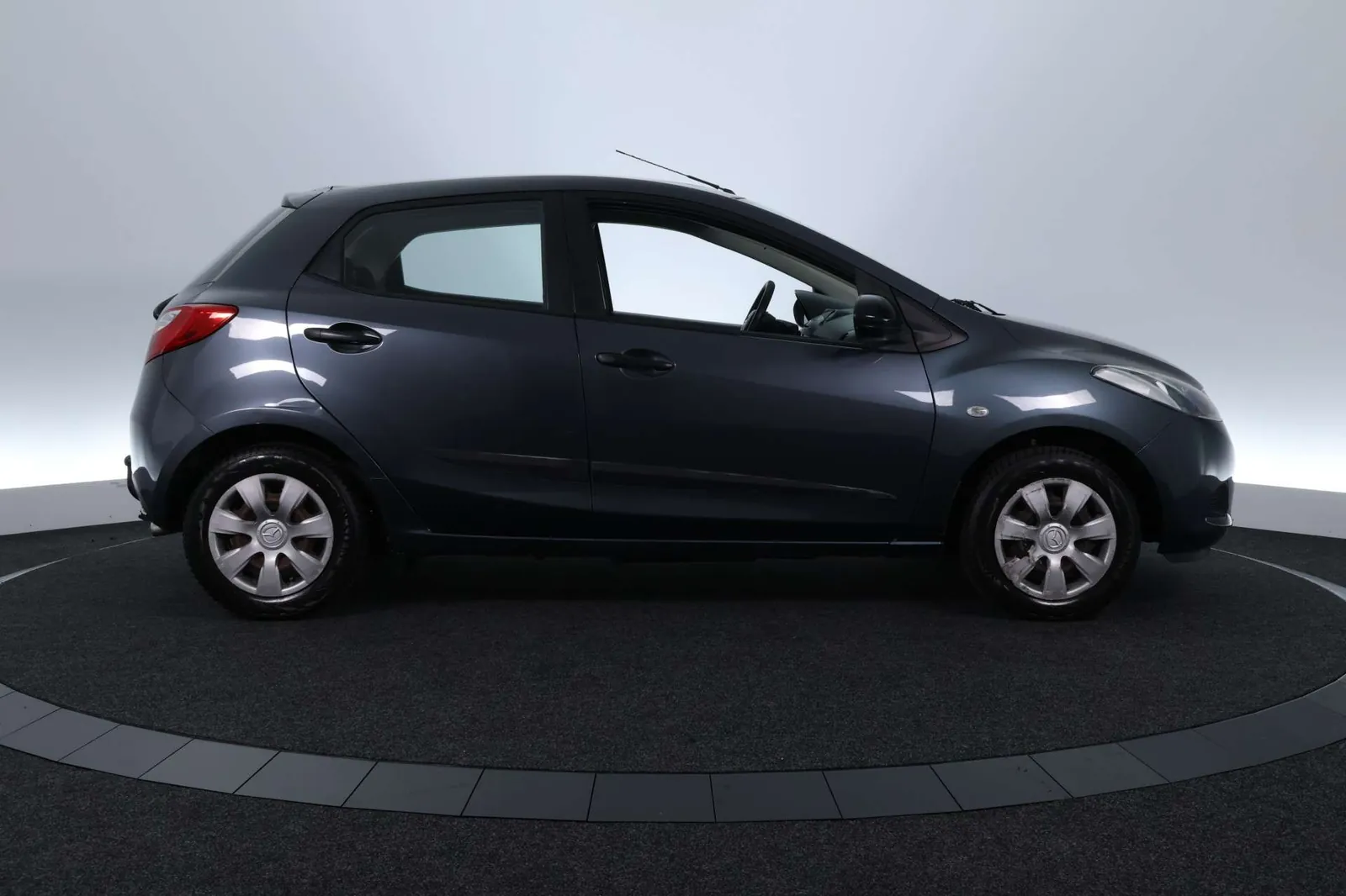 Mazda 2 2012 photo 4