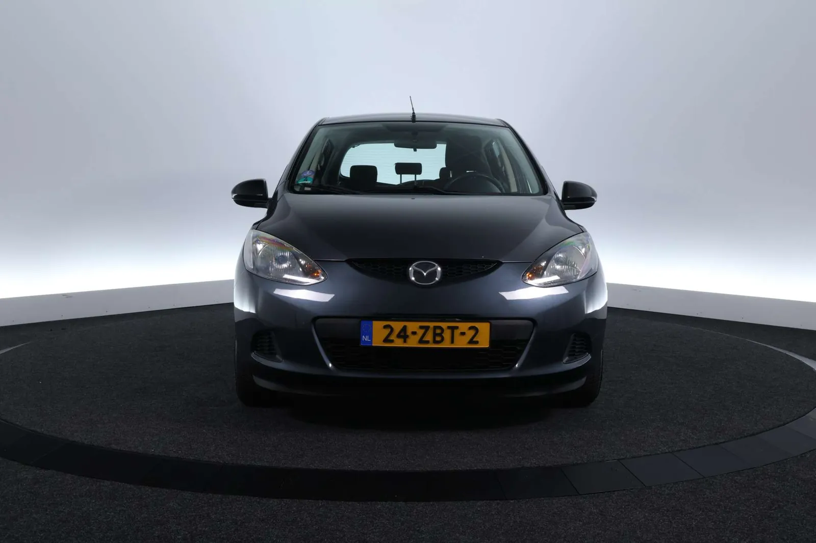 Mazda 2 2012 photo 2