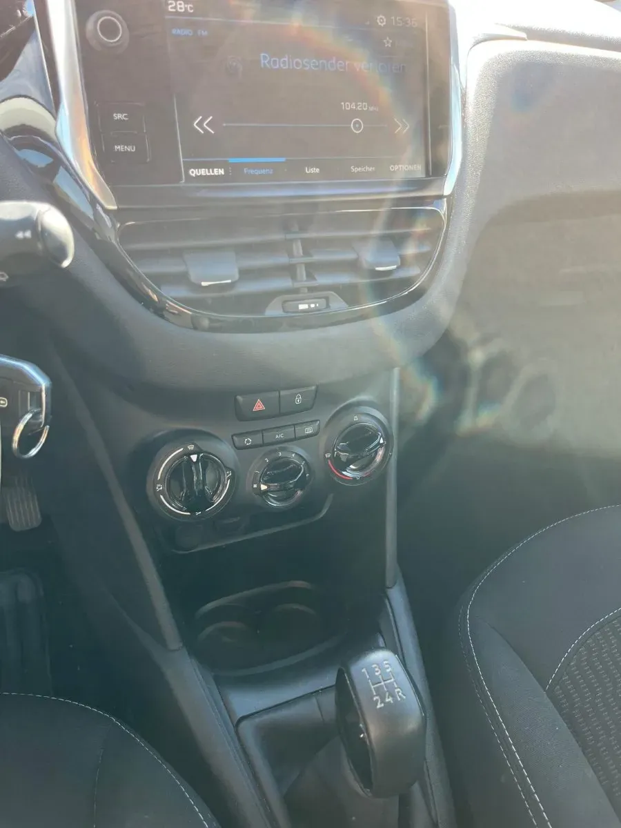Peugeot 208 2019 photo 3