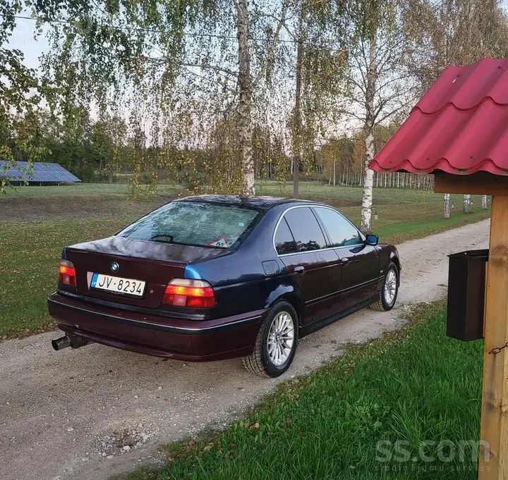 BMW E39 2000 photo 2