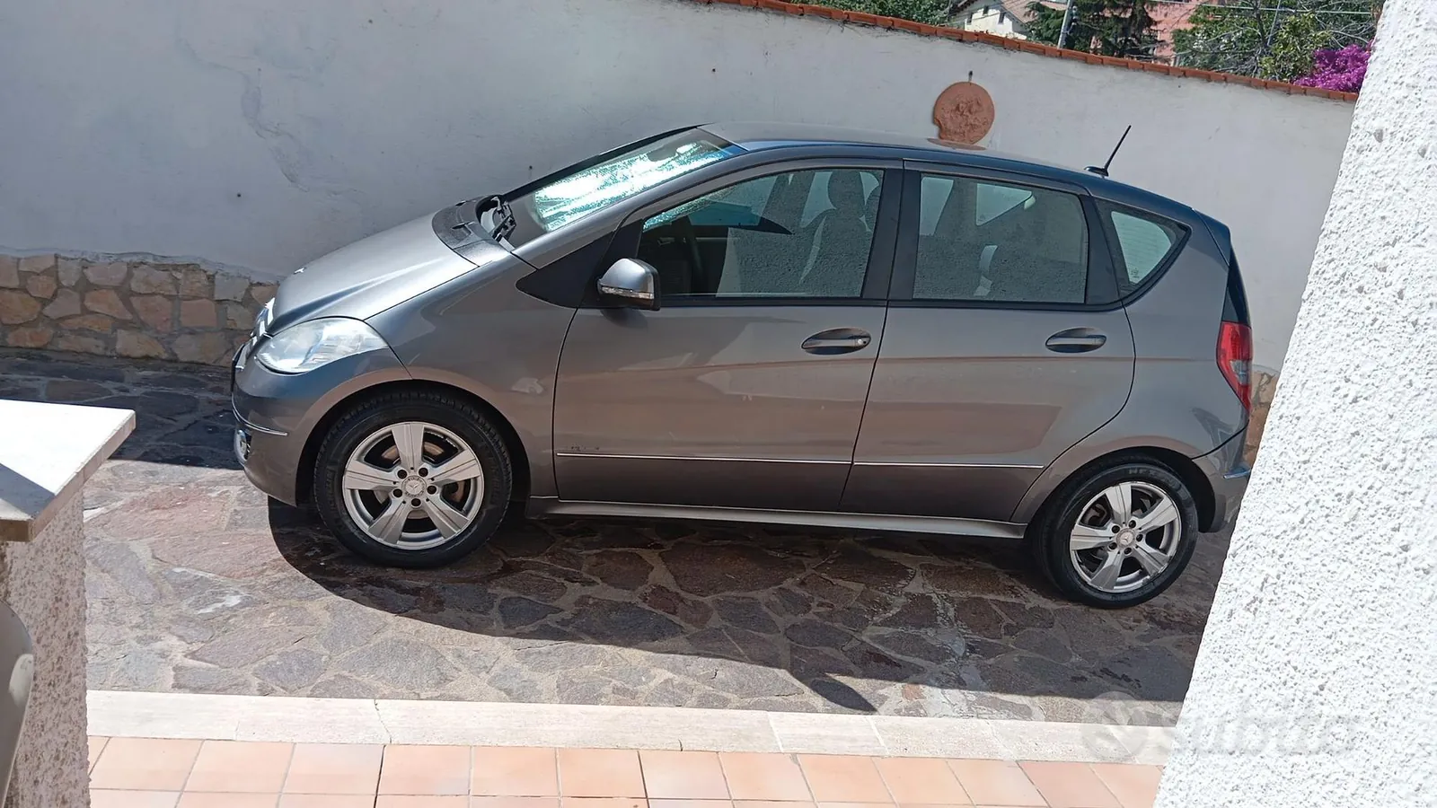 Mercedes-Benz A-Class 2011 photo 4