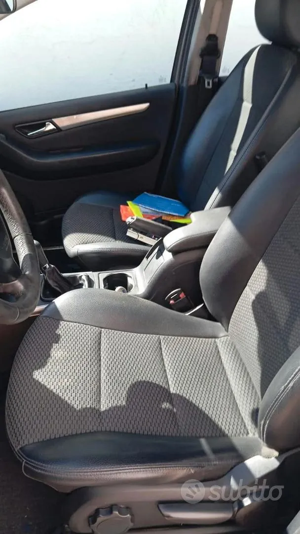 Mercedes-Benz A-Class 2011 photo 3