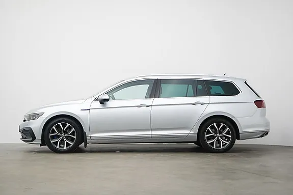 Volkswagen Passat 2023 photo 3