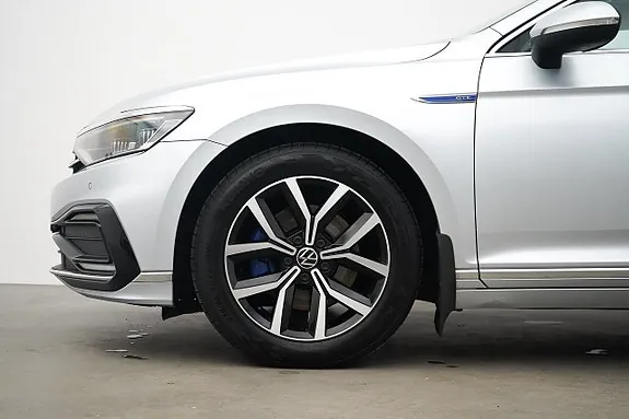 Volkswagen Passat 2023 photo 2