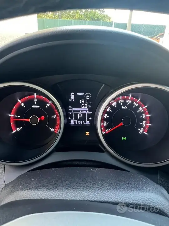 KG Mobility Tivoli 2016 photo 5