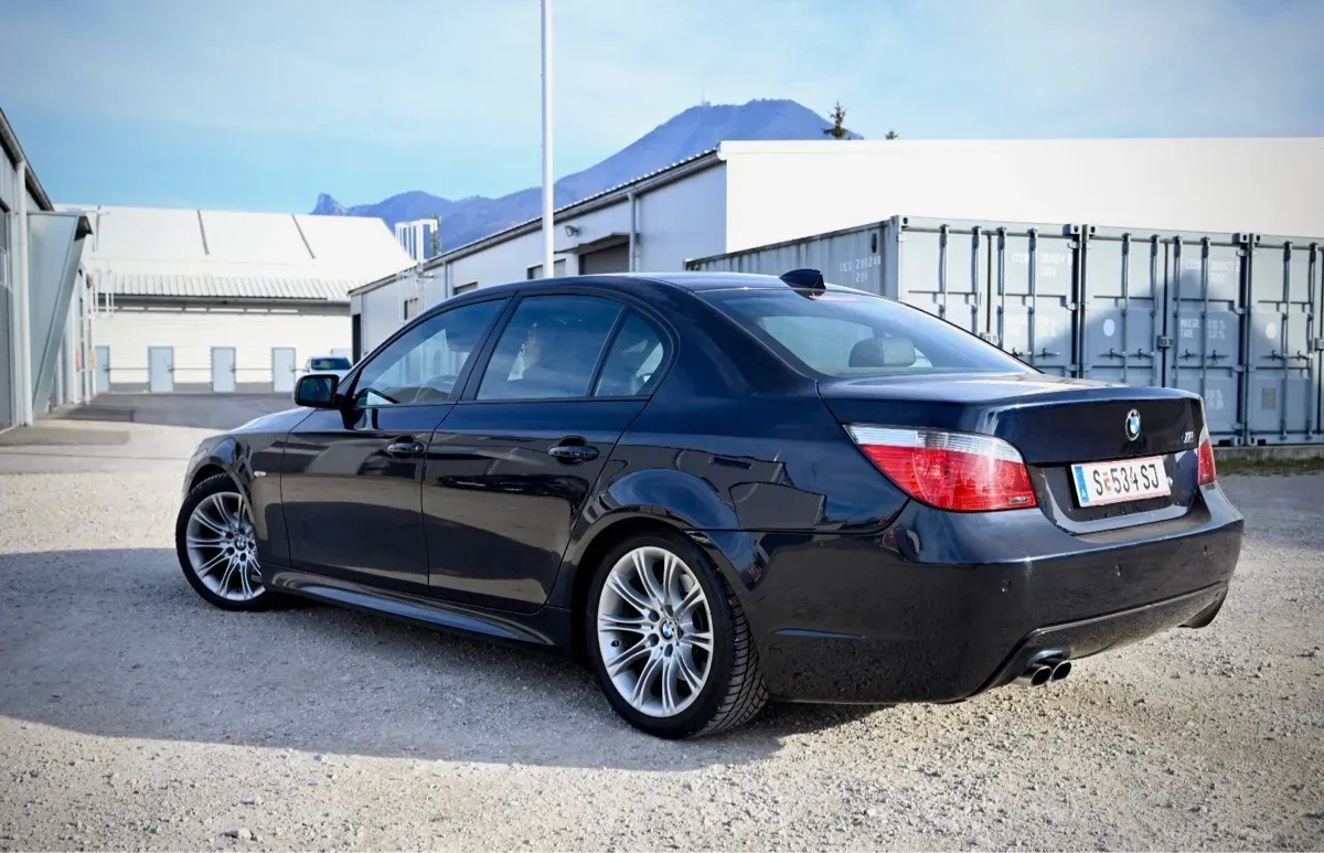 BMW 5 Series 2006 photo 2