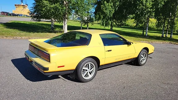 Pontiac Firebird 1987 photo 3
