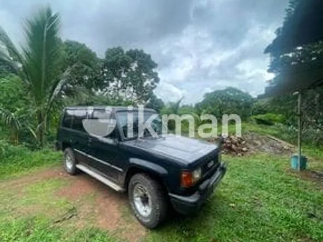 Isuzu Trooper 1980 photo 2