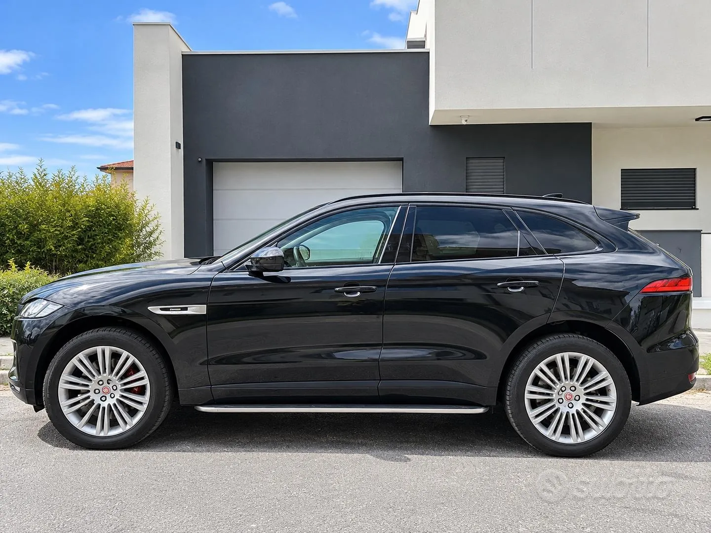 Jaguar F-Pace 2018 photo 2