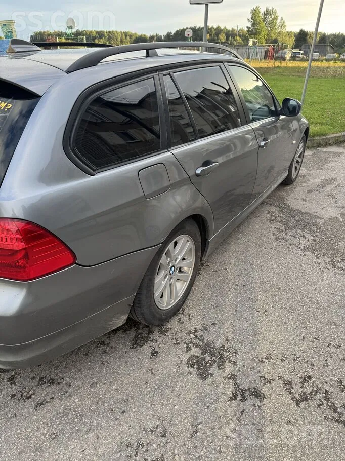 BMW 320 2009 photo 4