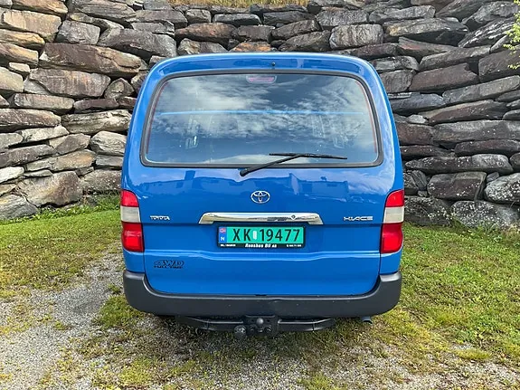Toyota Hiace 2011 photo 4