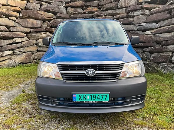 Toyota Hiace 2011 photo 3
