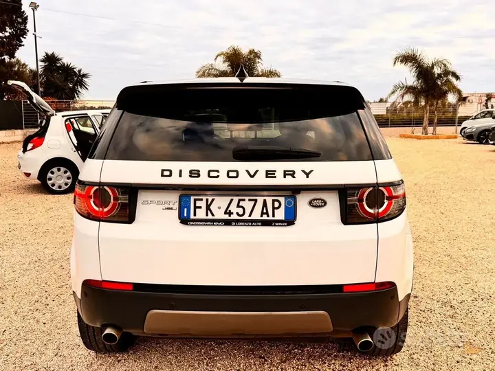 Land Rover Discovery Sport 2017 photo 4