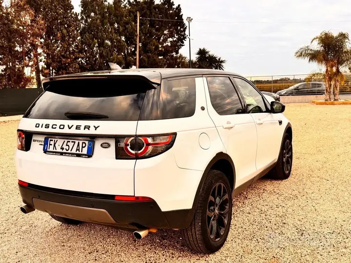 Land Rover Discovery Sport 2017 photo 3