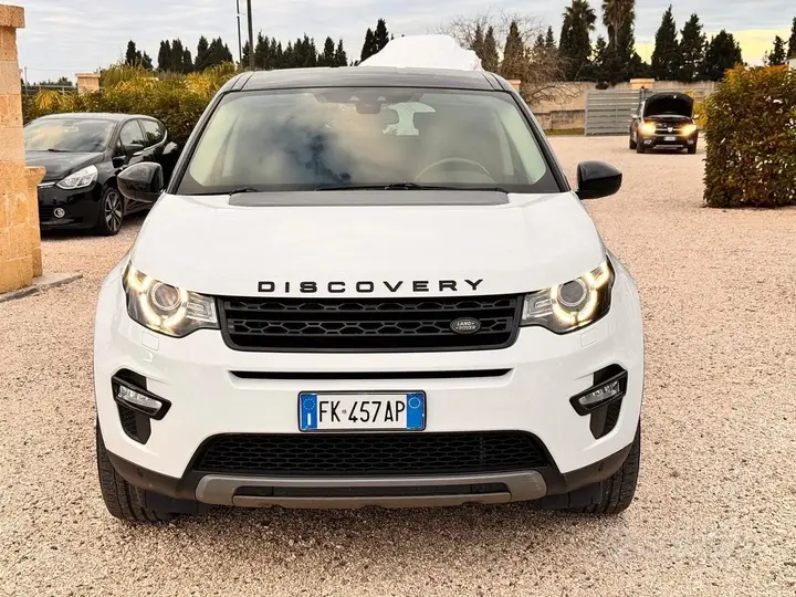Land Rover Discovery Sport 2017 photo 2