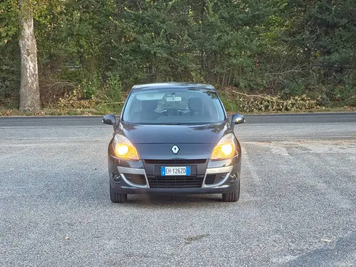 Renault Scenic 2011 photo 2