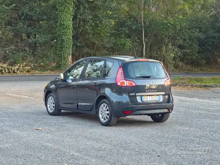 Renault Scenic 2011 photo 4