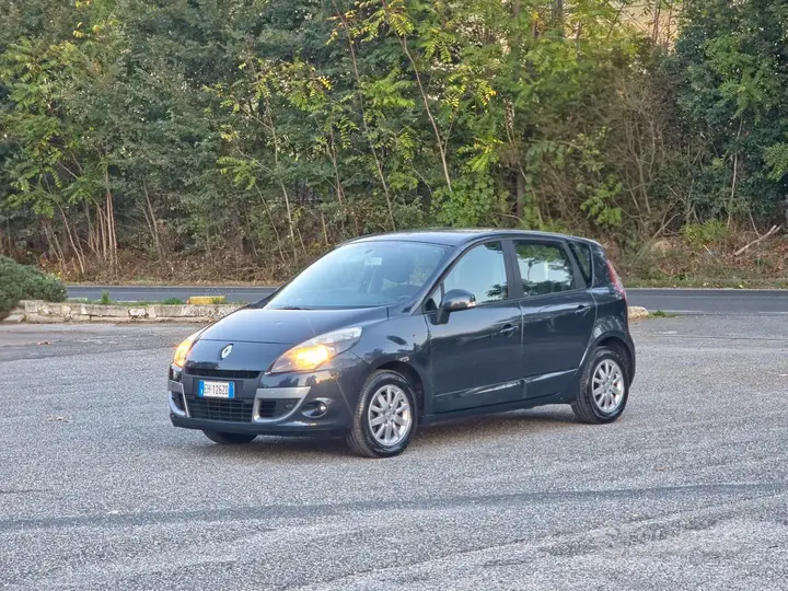 Renault Scenic 2011 photo 3