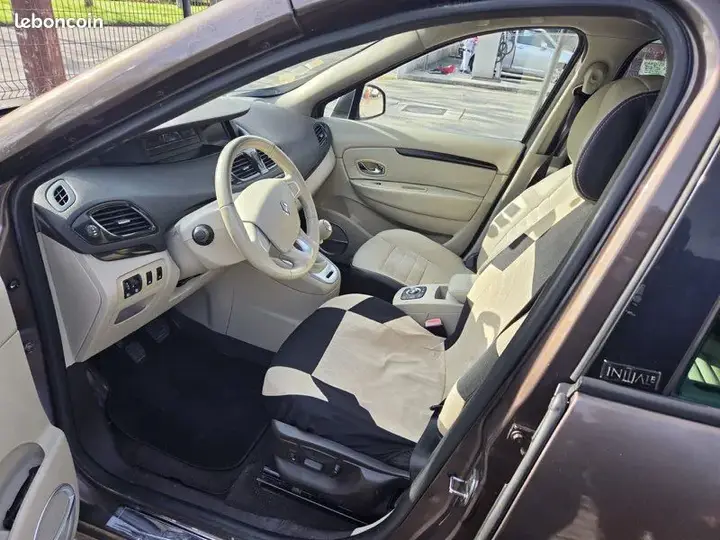 Renault Grand Scenic 2012 photo 4