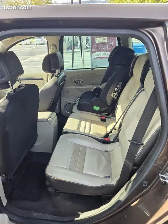 Renault Grand Scenic 2012 photo 2