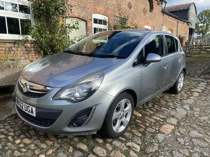 Vauxhall Corsa 2012 photo 2