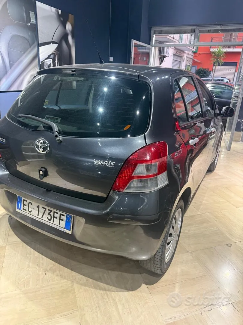 Toyota Yaris 2010 photo 4