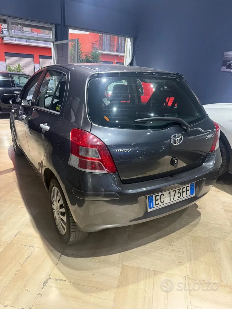 Toyota Yaris 2010 photo 5
