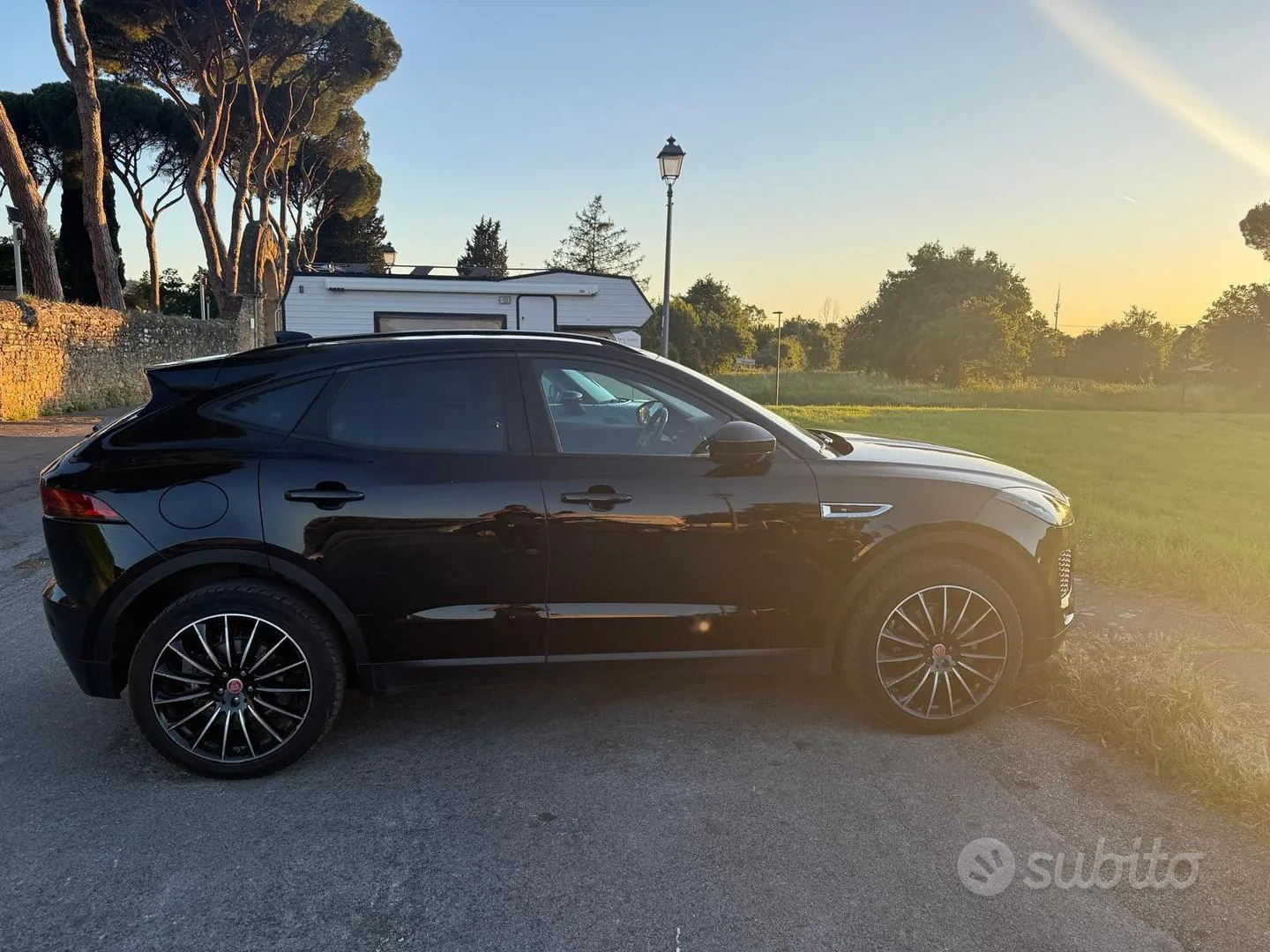 Jaguar E-Pace 2019 photo 3