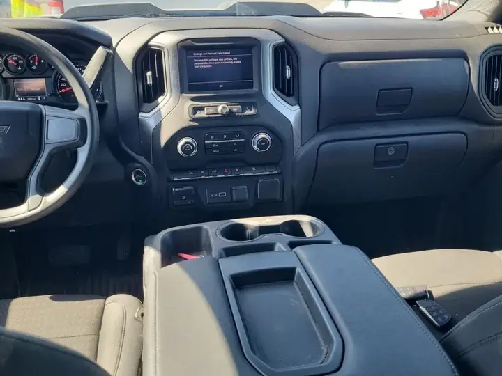 Chevrolet Silverado 1500 2024 photo 2