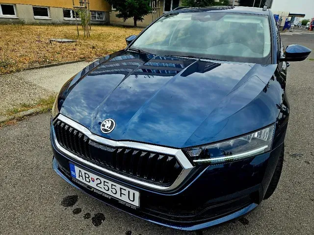 Skoda Octavia Combi 2023 photo 2
