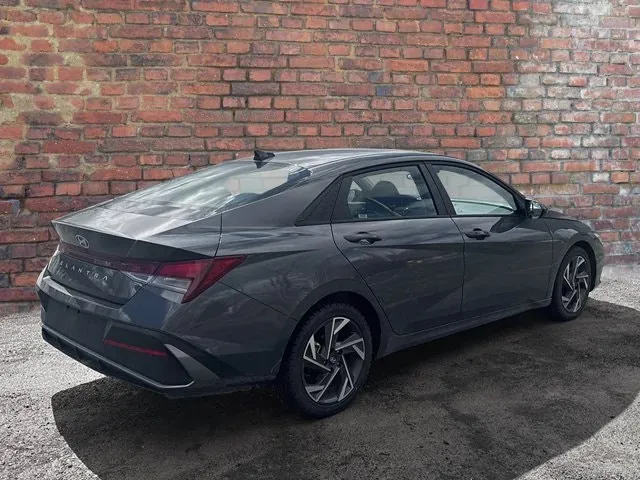 Hyundai Elantra 2025 photo 5