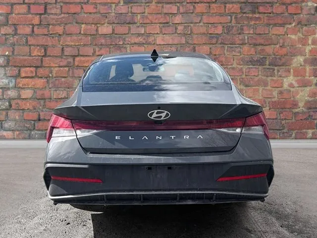 Hyundai Elantra 2025 photo 4