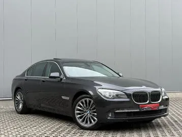 BMW 7 Series 2009 photo 2