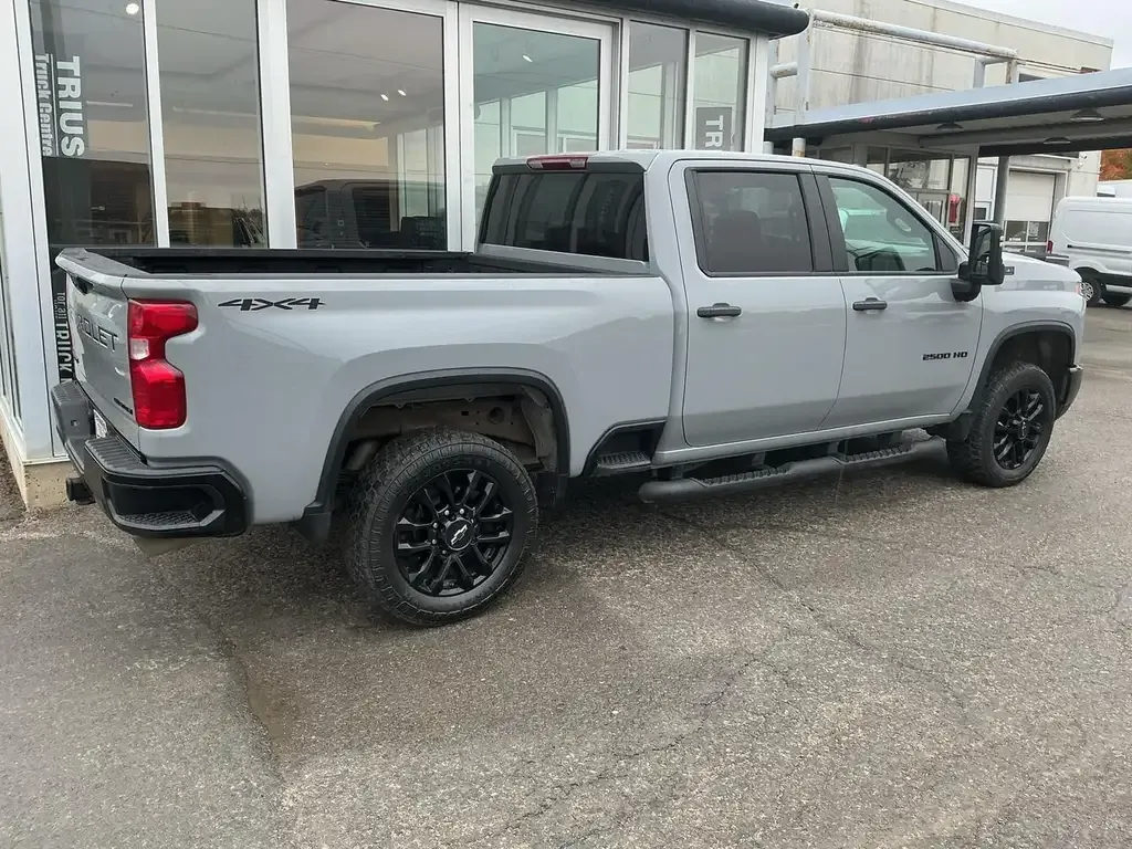 Chevrolet Silverado 2500 2025 photo 2