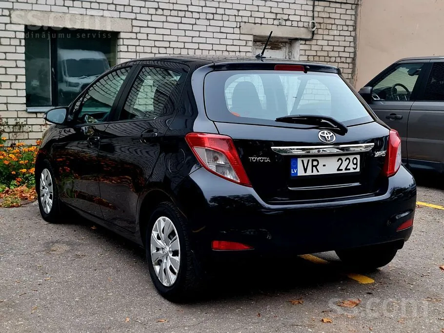 Toyota Yaris 2012 photo 2