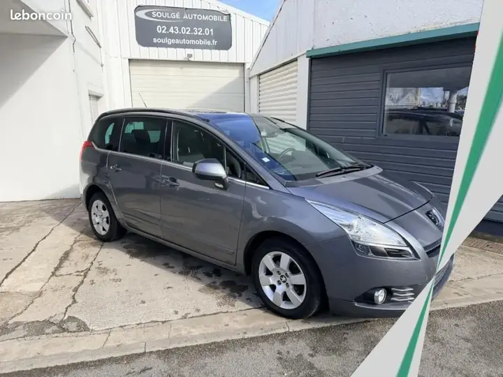 Peugeot 5008 2012 photo 2