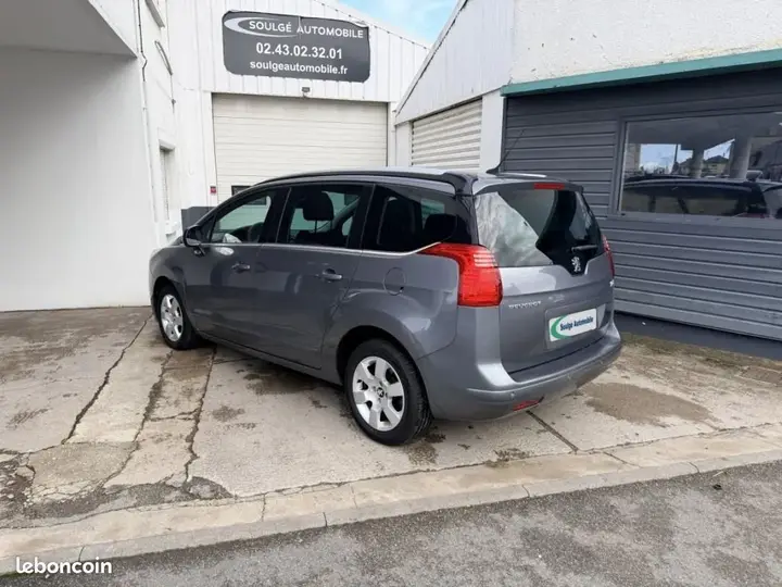 Peugeot 5008 2012 photo 5