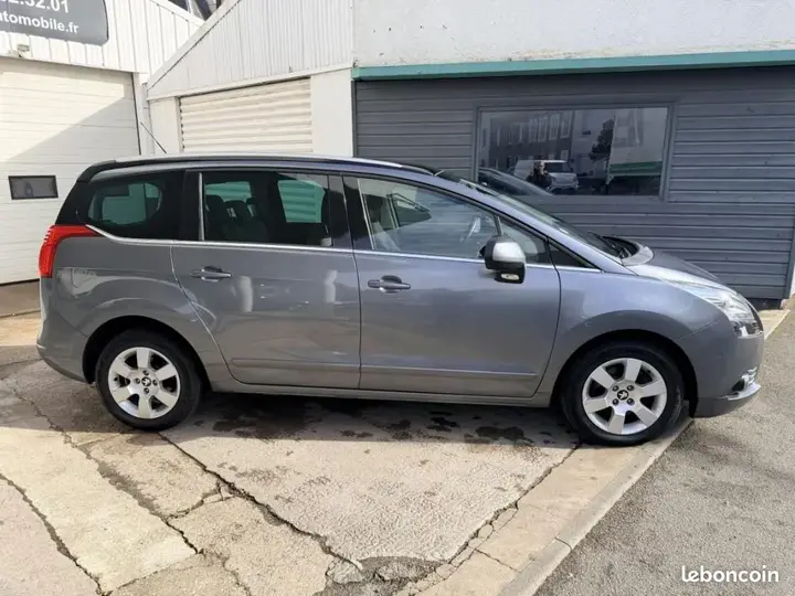 Peugeot 5008 2012 photo 3