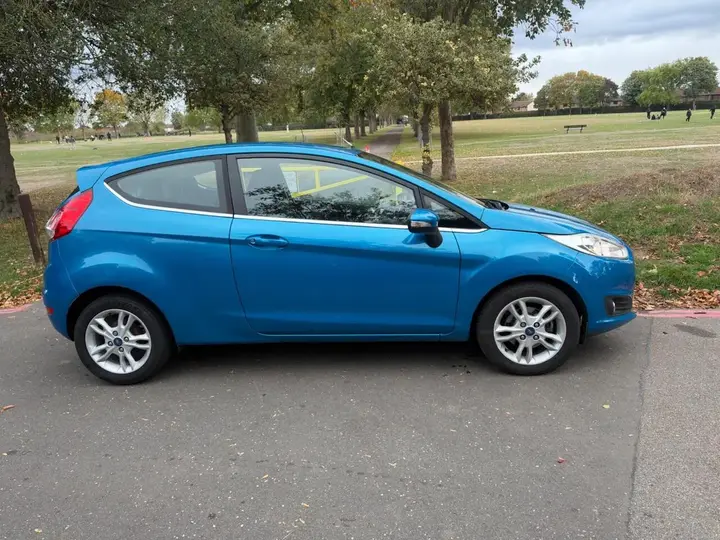 Ford Fiesta 2015 photo 2