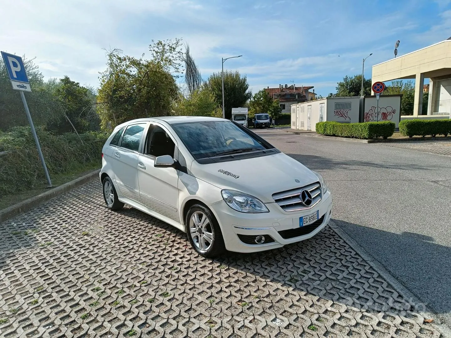 Mercedes-Benz B-Class 2010 photo 3