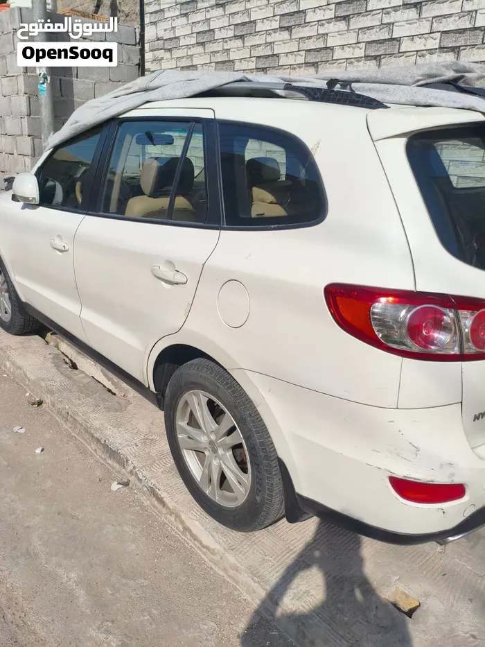 Hyundai Santa Fe 2012 photo 3