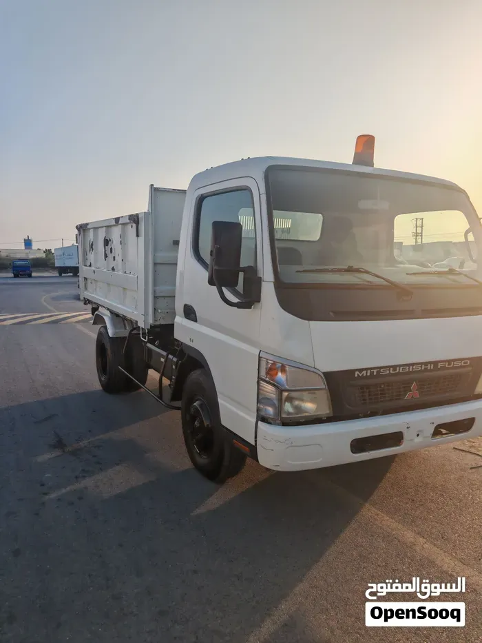 Mitsubishi Canter 2014 photo 2