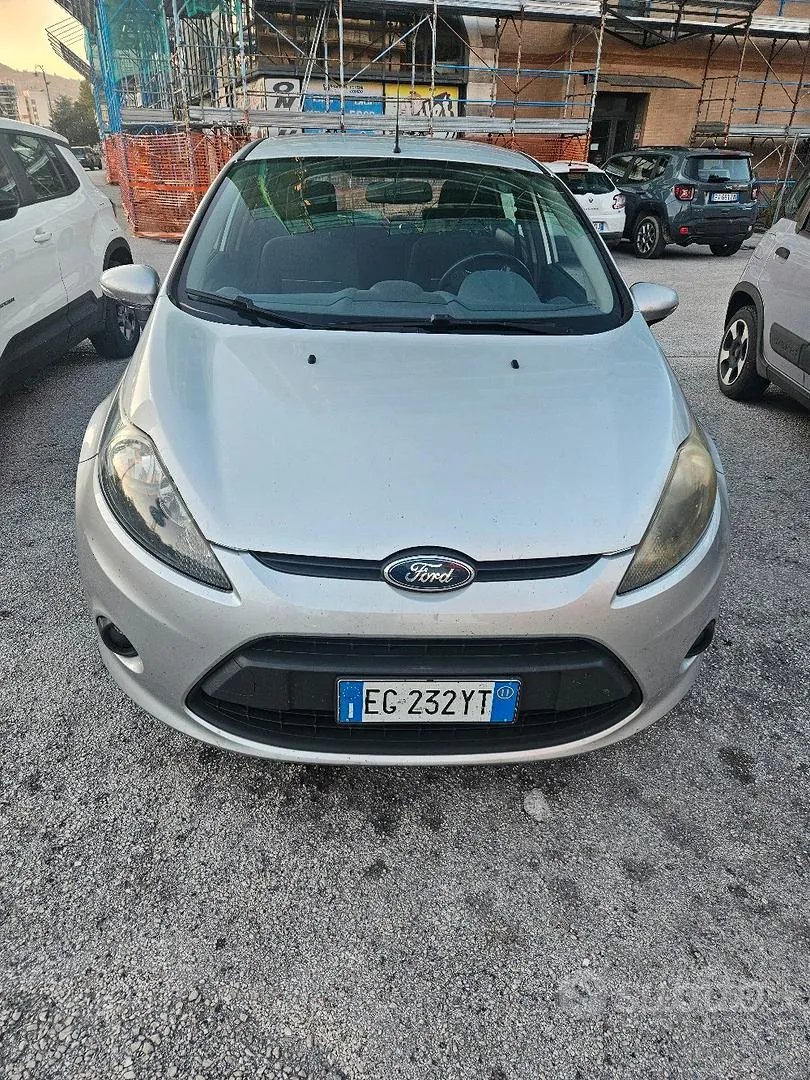 Ford Fiesta 2011 photo 2