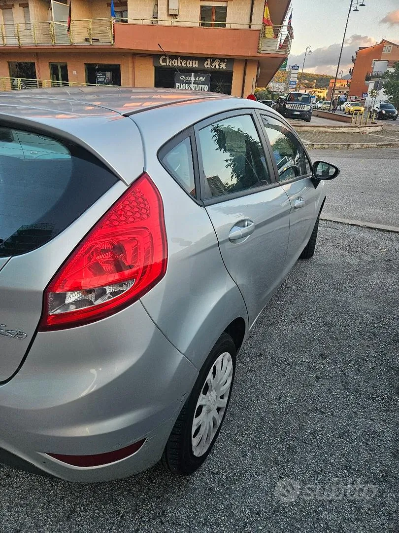 Ford Fiesta 2011 photo 3