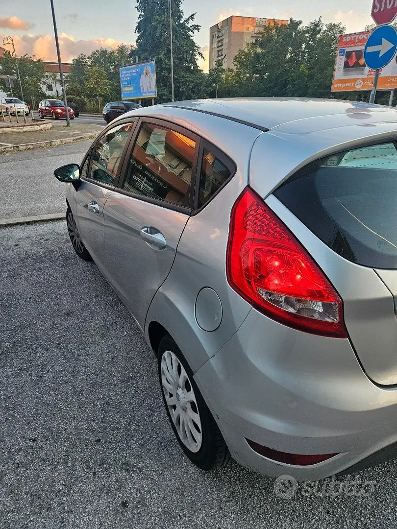 Ford Fiesta 2011 photo 4