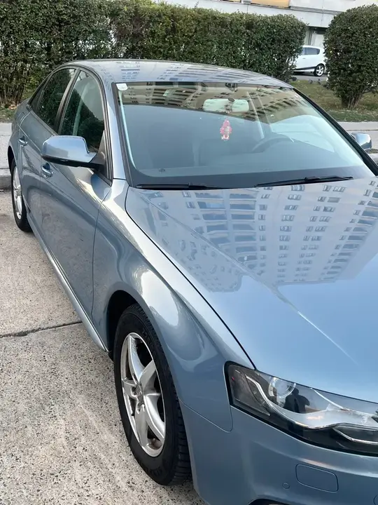 Audi A4 2010 photo 2
